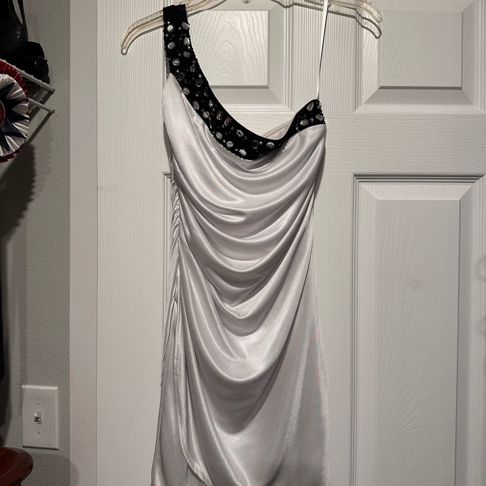 Elegant White and Black One-Shoulder Dress